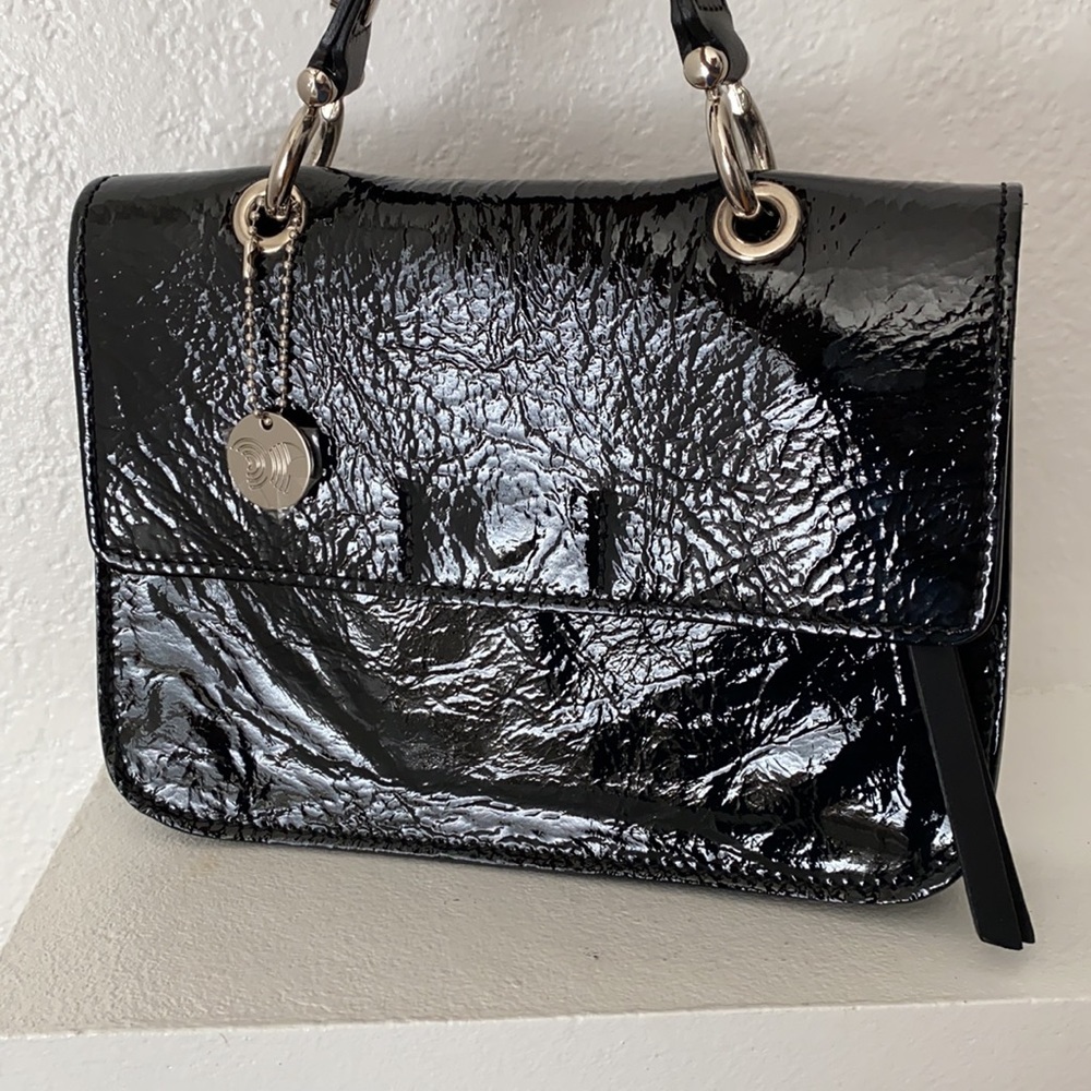 Laura DiMaggio black leather 90s Y2K patent hand bag